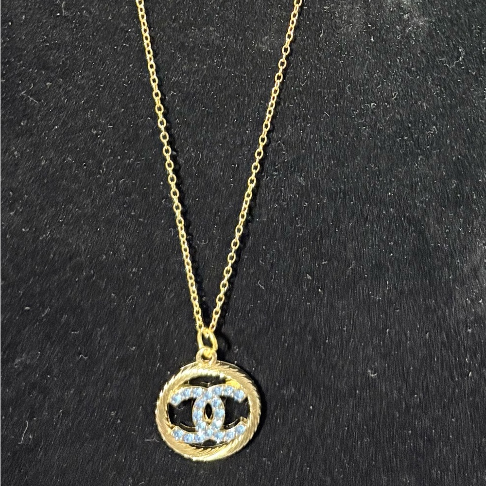 Gold Pendant Necklace